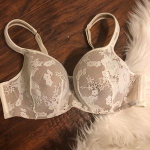 Lace Bra. 40C
